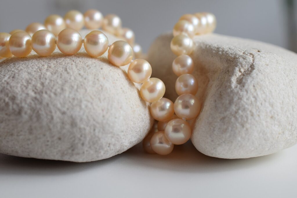 pearls, jewelry, necklace-2651960.jpg